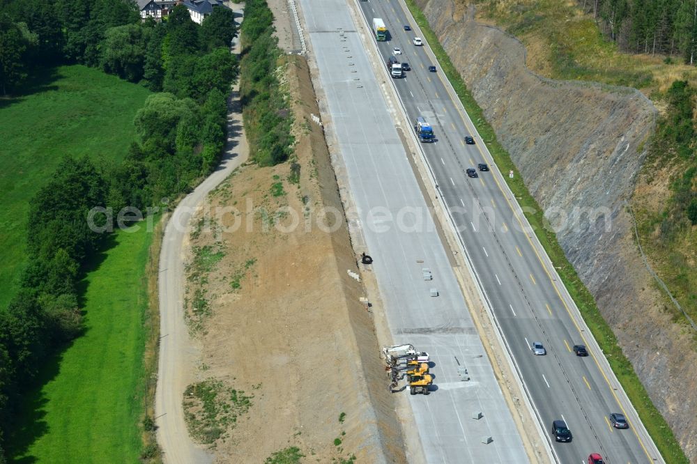 Görkwitz from above - Buildings and route of the motorway A9 motorway with four lanes now. Currently, reconstruction, expansion and new construction work is underway for the six-lane expansion of Highway 9 between Triptis and Schleiz by Wayss & Freytag Ingenieurbau and EUROVIA VINCI in Thuringia