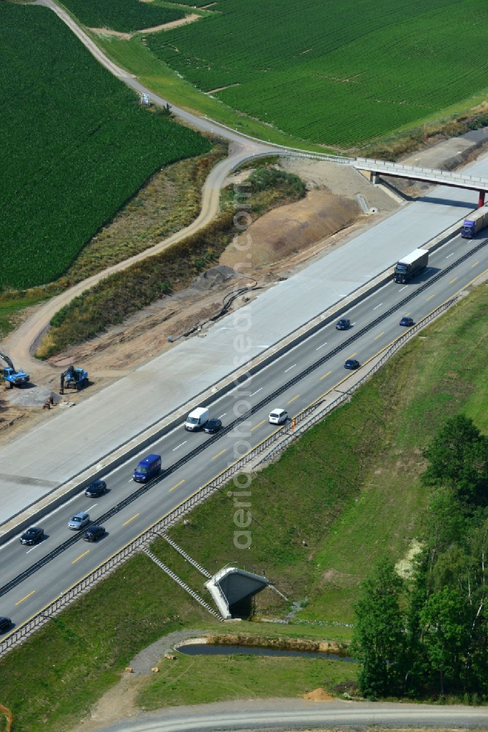 Aerial photograph Görkwitz - Buildings and route of the motorway A9 motorway with four lanes now. Currently, reconstruction, expansion and new construction work is underway for the six-lane expansion of Highway 9 between Triptis and Schleiz by Wayss & Freytag Ingenieurbau and EUROVIA VINCI in Thuringia