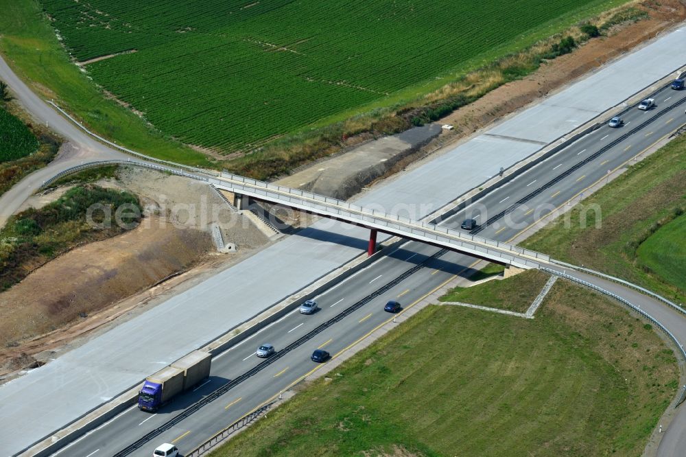 Görkwitz from the bird's eye view: Buildings and route of the motorway A9 motorway with four lanes now. Currently, reconstruction, expansion and new construction work is underway for the six-lane expansion of Highway 9 between Triptis and Schleiz by Wayss & Freytag Ingenieurbau and EUROVIA VINCI in Thuringia