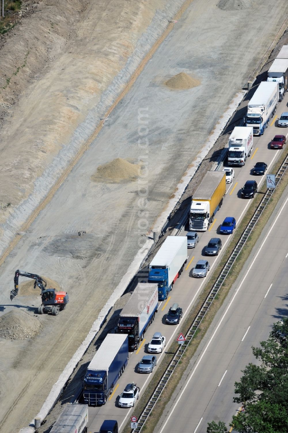 Köthnitz from above - Buildings and route of the motorway A9 motorway with four lanes now. Currently, reconstruction, expansion and new construction work is underway for the six-lane expansion of Highway 9 between Triptis and Schleiz by Wayss & Freytag Ingenieurbau and EUROVIA VINCI in Thuringia