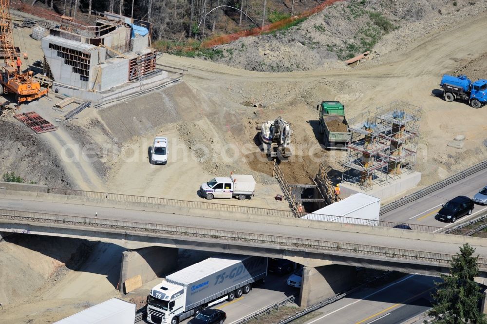 Aerial image Köthnitz - Buildings and route of the motorway A9 motorway with four lanes now. Currently, reconstruction, expansion and new construction work is underway for the six-lane expansion of Highway 9 between Triptis and Schleiz by Wayss & Freytag Ingenieurbau and EUROVIA VINCI in Thuringia