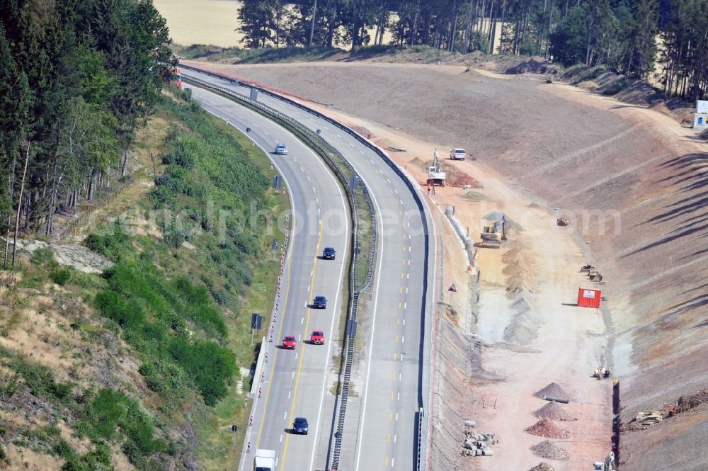 Aerial photograph Köthnitz - Buildings and route of the motorway A9 motorway with four lanes now. Currently, reconstruction, expansion and new construction work is underway for the six-lane expansion of Highway 9 between Triptis and Schleiz by Wayss & Freytag Ingenieurbau and EUROVIA VINCI in Thuringia