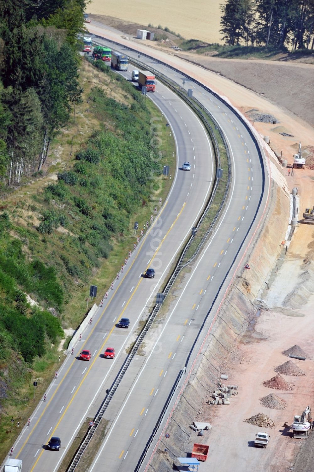 Köthnitz from above - Buildings and route of the motorway A9 motorway with four lanes now. Currently, reconstruction, expansion and new construction work is underway for the six-lane expansion of Highway 9 between Triptis and Schleiz by Wayss & Freytag Ingenieurbau and EUROVIA VINCI in Thuringia