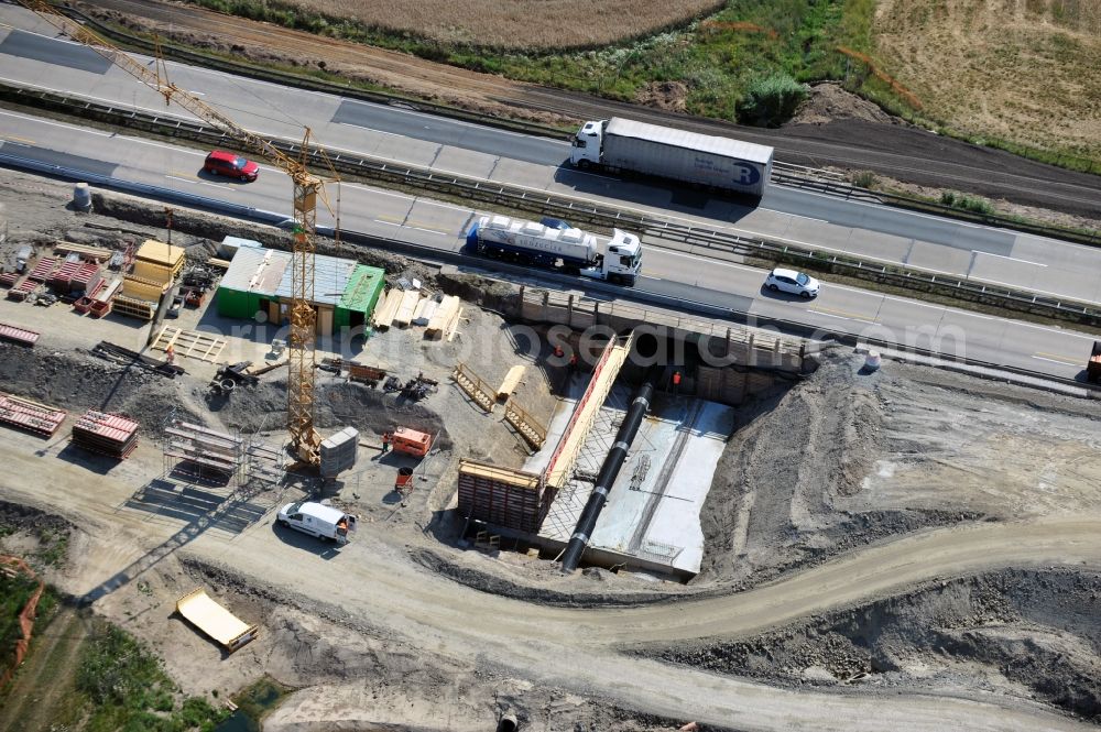 Köthnitz from the bird's eye view: Buildings and route of the motorway A9 motorway with four lanes now. Currently, reconstruction, expansion and new construction work is underway for the six-lane expansion of Highway 9 between Triptis and Schleiz by Wayss & Freytag Ingenieurbau and EUROVIA VINCI in Thuringia