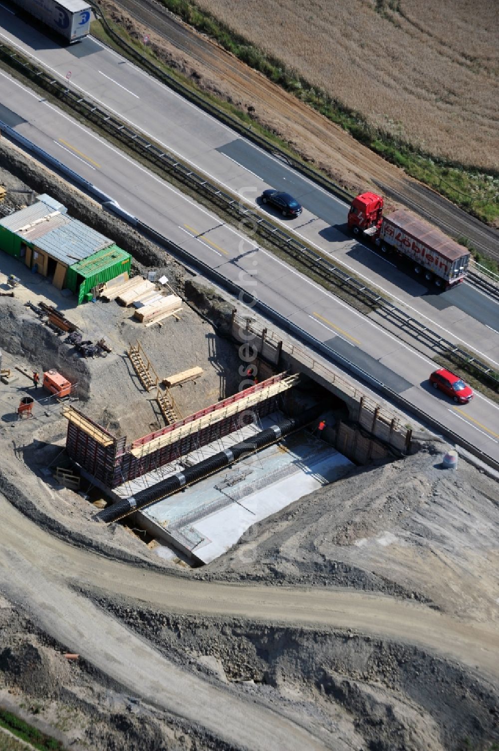 Aerial image Köthnitz - Buildings and route of the motorway A9 motorway with four lanes now. Currently, reconstruction, expansion and new construction work is underway for the six-lane expansion of Highway 9 between Triptis and Schleiz by Wayss & Freytag Ingenieurbau and EUROVIA VINCI in Thuringia