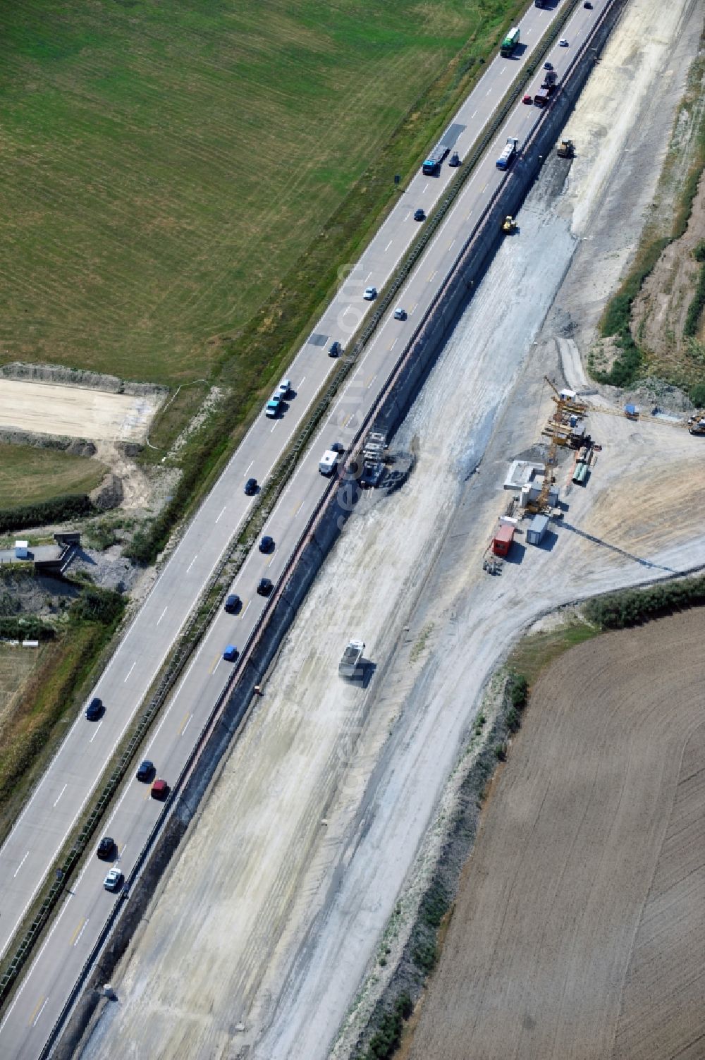 Aerial photograph Köthnitz - Buildings and route of the motorway A9 motorway with four lanes now. Currently, reconstruction, expansion and new construction work is underway for the six-lane expansion of Highway 9 between Triptis and Schleiz by Wayss & Freytag Ingenieurbau and EUROVIA VINCI in Thuringia