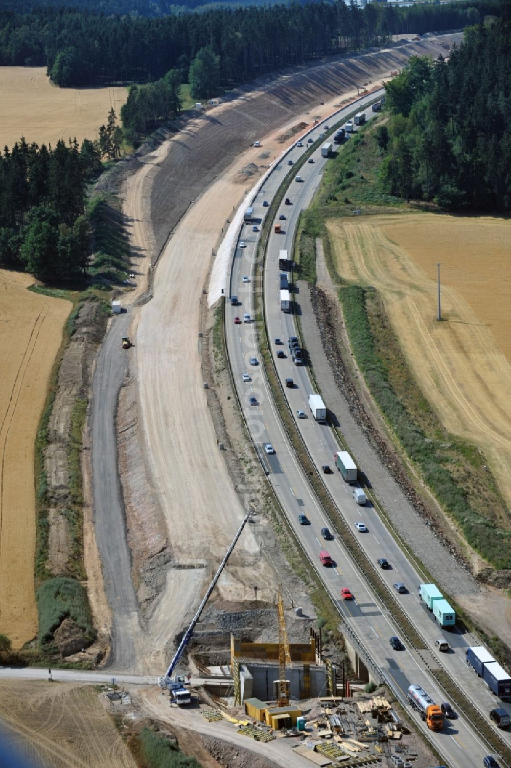 Aerial image Lemnitz - Buildings and route of the motorway A9 motorway with four lanes now. Currently, reconstruction, expansion and new construction work is underway for the six-lane expansion of Highway 9 between Triptis and Schleiz by Wayss & Freytag Ingenieurbau and EUROVIA VINCI in Thuringia