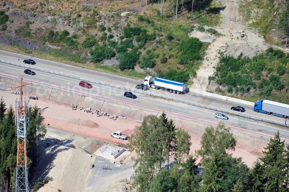 Aerial image Lemnitz - Buildings and route of the motorway A9 motorway with four lanes now. Currently, reconstruction, expansion and new construction work is underway for the six-lane expansion of Highway 9 between Triptis and Schleiz by Wayss & Freytag Ingenieurbau and EUROVIA VINCI in Thuringia