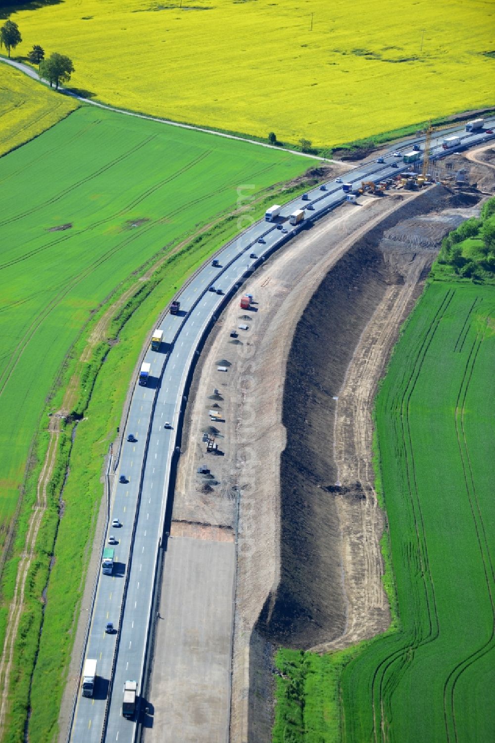 Aerial image Lemnitz - Buildings and route of the motorway A9 motorway with four lanes now. Currently, reconstruction, expansion and new construction work is underway for the six-lane expansion of Highway 9 between Triptis and Schleiz by Wayss & Freytag Ingenieurbau and EUROVIA VINCI in Thuringia