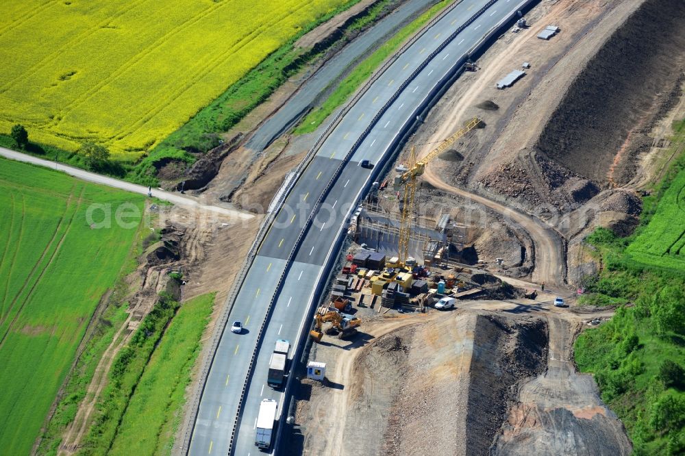 Lemnitz from the bird's eye view: Buildings and route of the motorway A9 motorway with four lanes now. Currently, reconstruction, expansion and new construction work is underway for the six-lane expansion of Highway 9 between Triptis and Schleiz by Wayss & Freytag Ingenieurbau and EUROVIA VINCI in Thuringia