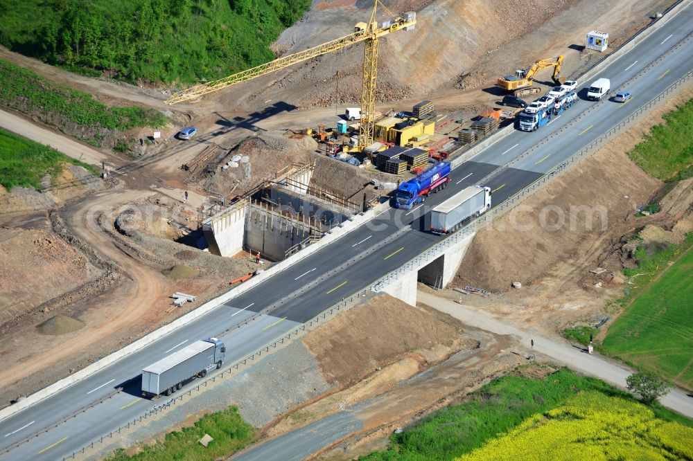 Lemnitz from the bird's eye view: Buildings and route of the motorway A9 motorway with four lanes now. Currently, reconstruction, expansion and new construction work is underway for the six-lane expansion of Highway 9 between Triptis and Schleiz by Wayss & Freytag Ingenieurbau and EUROVIA VINCI in Thuringia