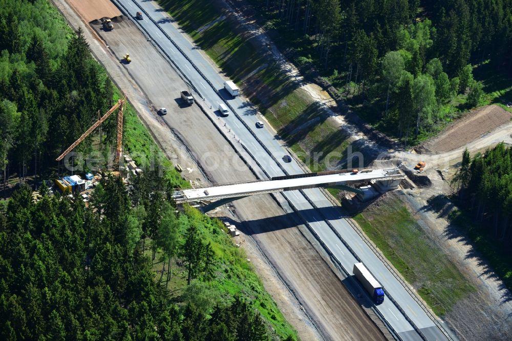 Lemnitz from above - Buildings and route of the motorway A9 motorway with four lanes now. Currently, reconstruction, expansion and new construction work is underway for the six-lane expansion of Highway 9 between Triptis and Schleiz by Wayss & Freytag Ingenieurbau and EUROVIA VINCI in Thuringia