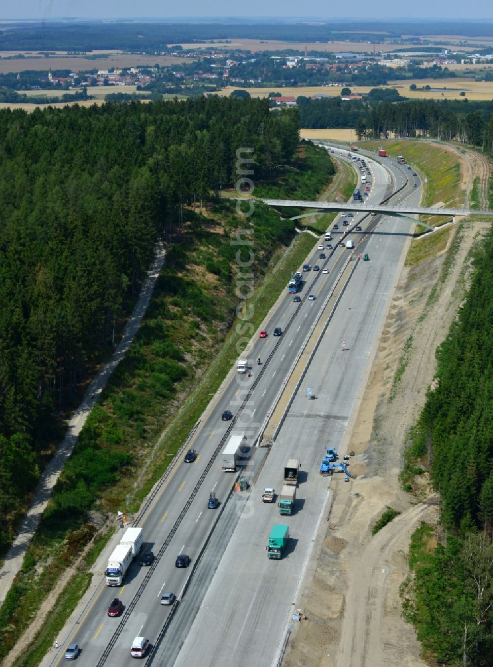 Lemnitz from the bird's eye view: Buildings and route of the motorway A9 motorway with four lanes now. Currently, reconstruction, expansion and new construction work is underway for the six-lane expansion of Highway 9 between Triptis and Schleiz by Wayss & Freytag Ingenieurbau and EUROVIA VINCI in Thuringia