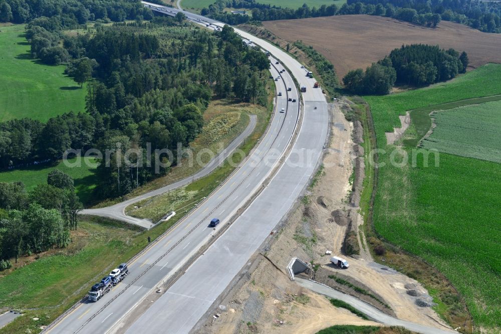 Aerial photograph Mönchgrün - Buildings and route of the motorway A9 motorway with four lanes now. Currently, reconstruction, expansion and new construction work is underway for the six-lane expansion of Highway 9near Moenchgruen by Wayss & Freytag Ingenieurbau and EUROVIA VINCI in Thuringia