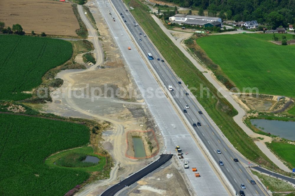 Aerial photograph Mönchgrün - Buildings and route of the motorway A9 motorway with four lanes now. Currently, reconstruction, expansion and new construction work is underway for the six-lane expansion of Highway 9near Moenchgruen by Wayss & Freytag Ingenieurbau and EUROVIA VINCI in Thuringia