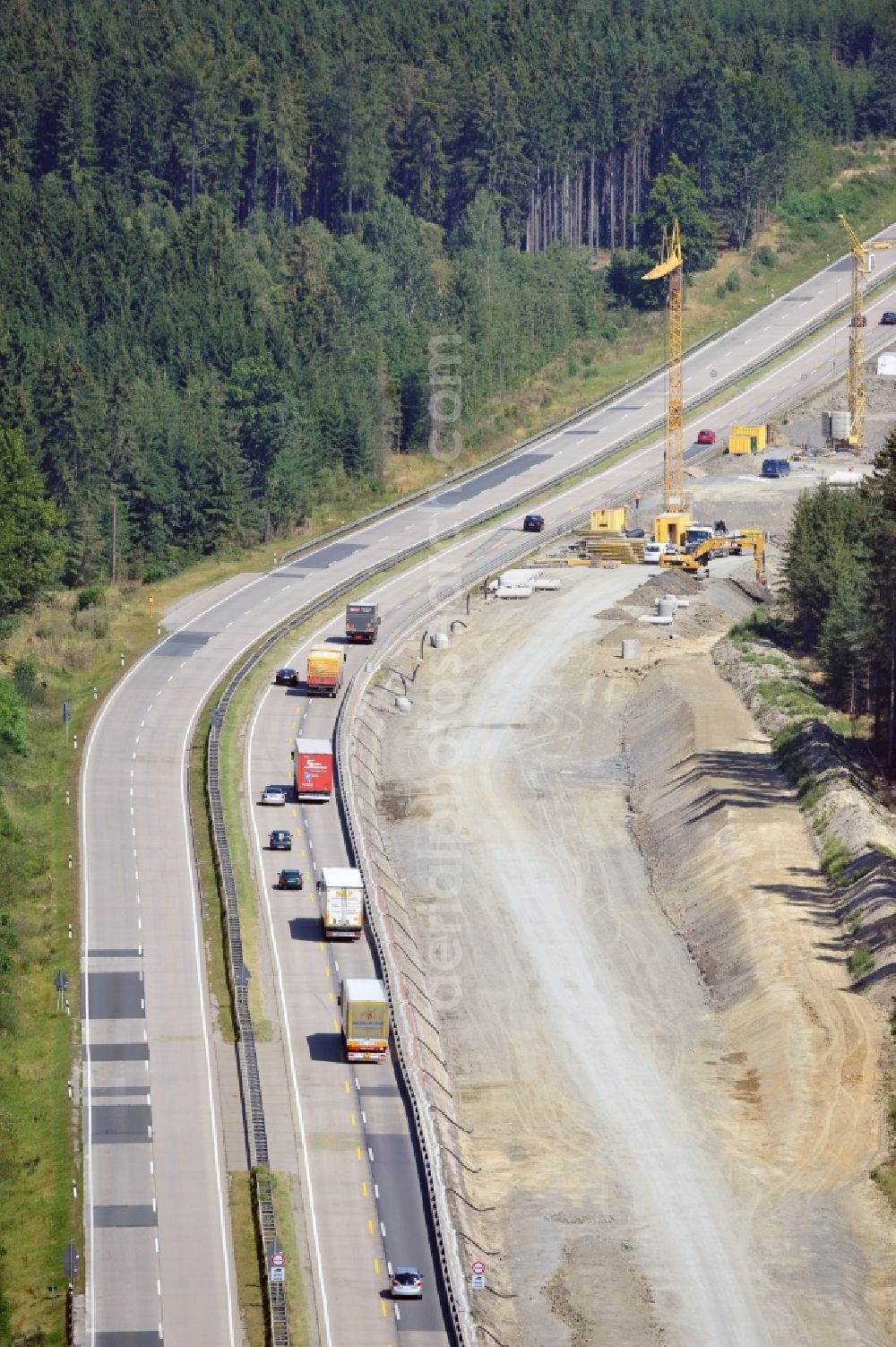 Aerial photograph Pahnstangen - Ausbau- Arbeiten und Baustellen an der Streckenführung der BAB Bundesautobahn A9 bei Pahnstangen in Thüringen. Derzeit laufen Umbau-, Erweiterungs- und Neubauarbeiten für den sechsspurigen Ausbau der Autobahn 9 zwischen Triptis und Schleiz in Thüringen durch die Arbeitsgemeinschaft ARGE Wayss