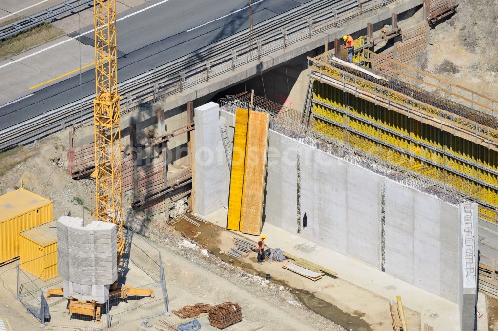 Pahnstangen from the bird's eye view: Ausbau- Arbeiten und Baustellen an der Streckenführung der BAB Bundesautobahn A9 bei Pahnstangen in Thüringen. Derzeit laufen Umbau-, Erweiterungs- und Neubauarbeiten für den sechsspurigen Ausbau der Autobahn 9 zwischen Triptis und Schleiz in Thüringen durch die Arbeitsgemeinschaft ARGE Wayss