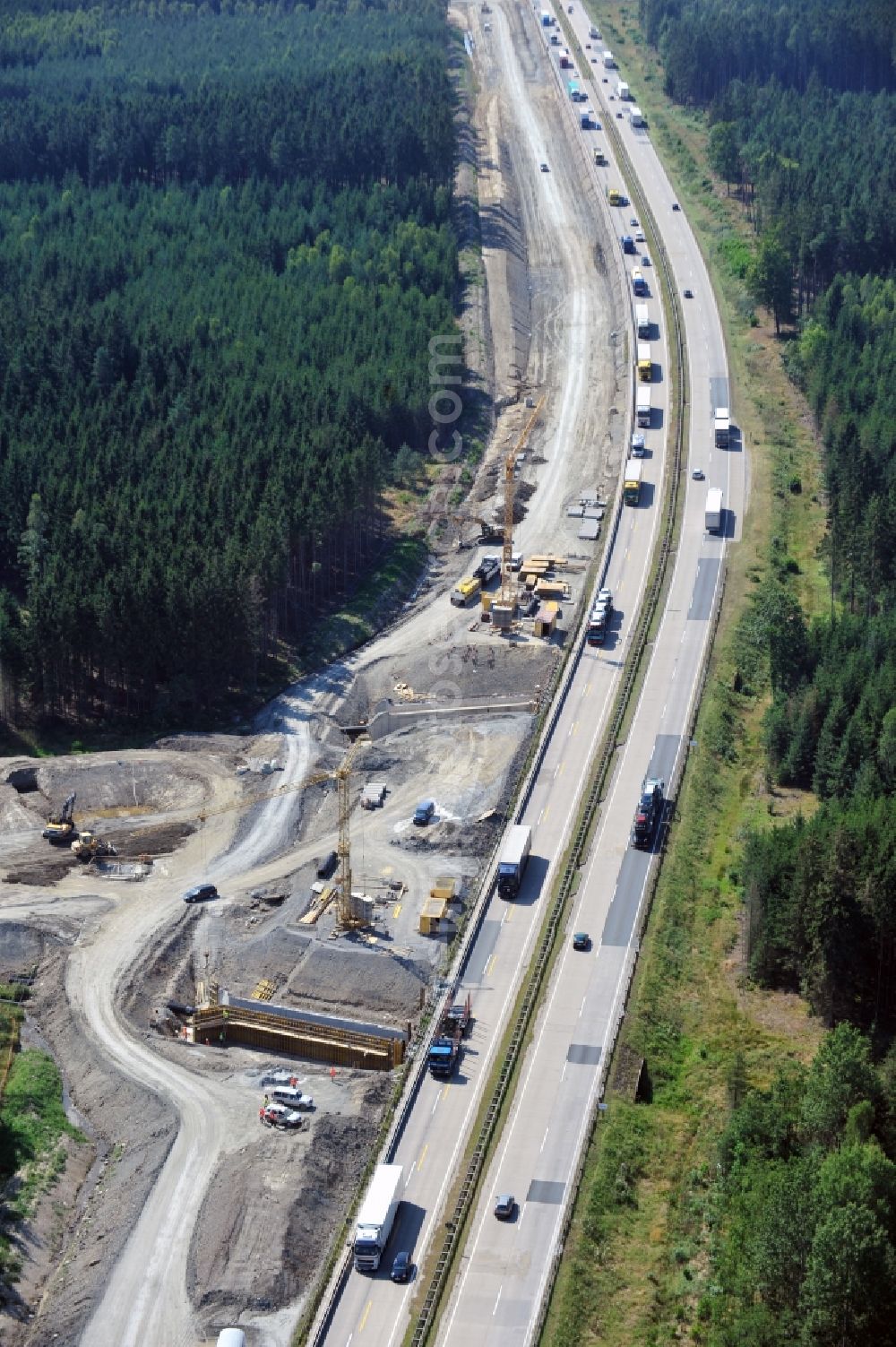 Pahnstangen from above - Ausbau- Arbeiten und Baustellen an der Streckenführung der BAB Bundesautobahn A9 bei Pahnstangen in Thüringen. Derzeit laufen Umbau-, Erweiterungs- und Neubauarbeiten für den sechsspurigen Ausbau der Autobahn 9 zwischen Triptis und Schleiz in Thüringen durch die Arbeitsgemeinschaft ARGE Wayss