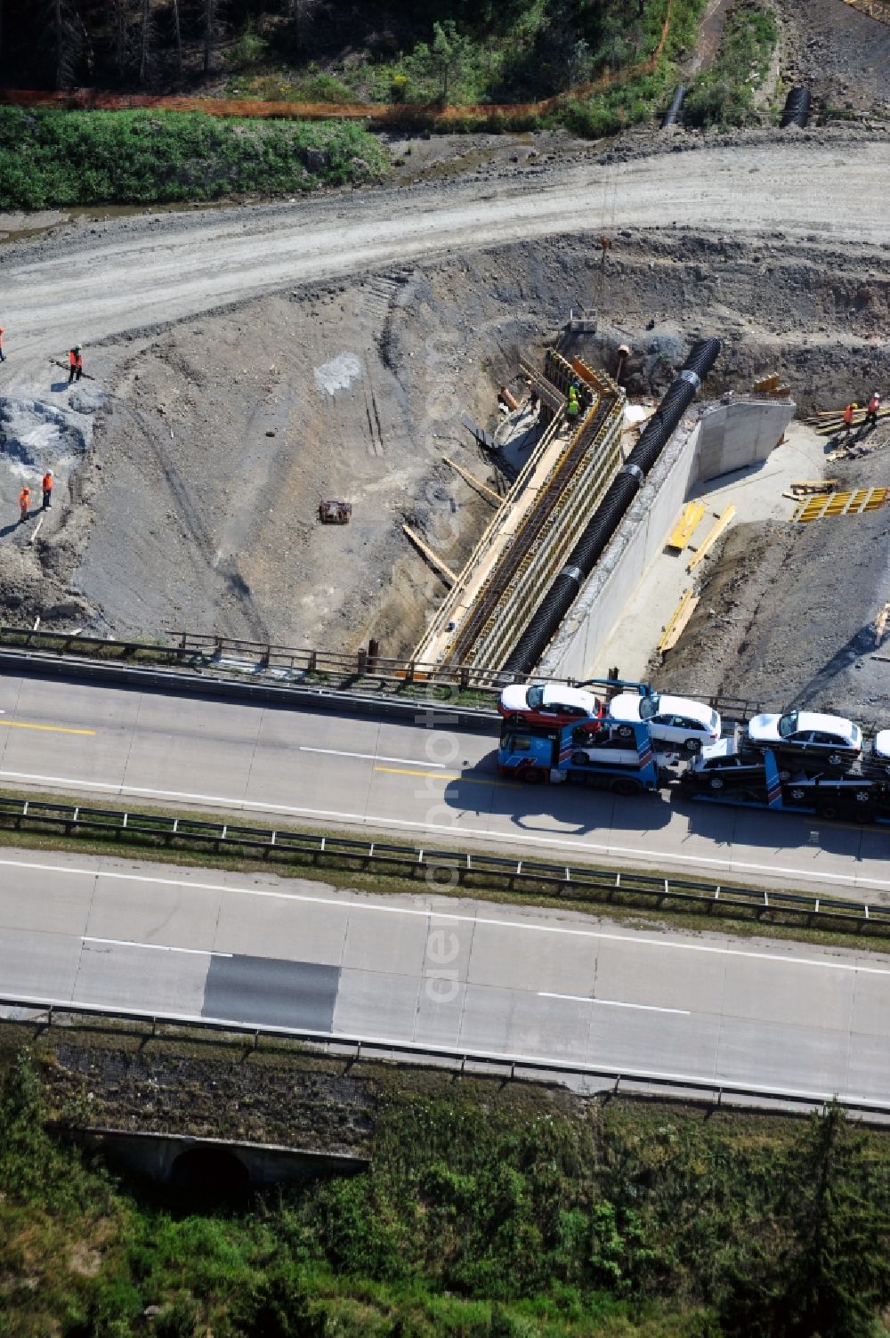 Aerial image Pahnstangen - Ausbau- Arbeiten und Baustellen an der Streckenführung der BAB Bundesautobahn A9 bei Pahnstangen in Thüringen. Derzeit laufen Umbau-, Erweiterungs- und Neubauarbeiten für den sechsspurigen Ausbau der Autobahn 9 zwischen Triptis und Schleiz in Thüringen durch die Arbeitsgemeinschaft ARGE Wayss