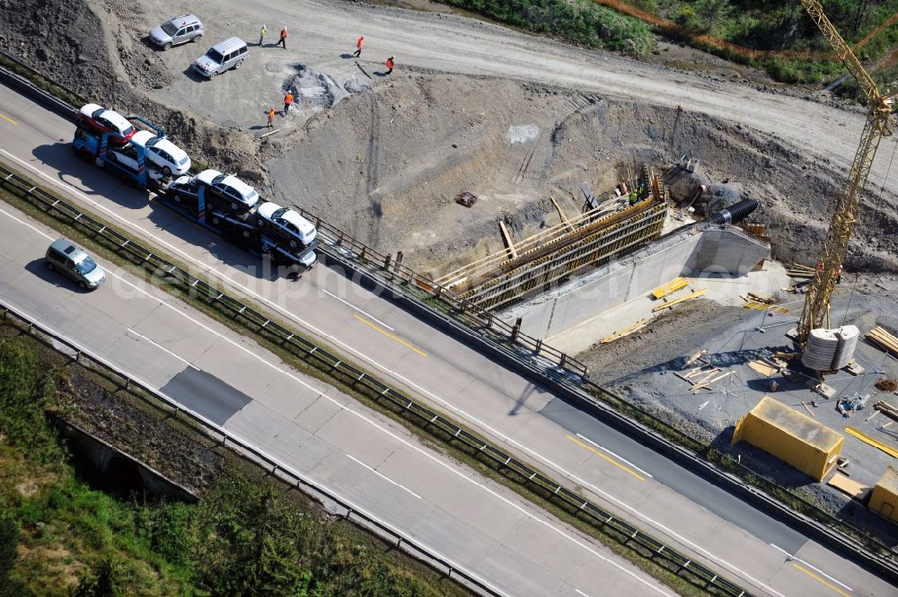 Aerial photograph Pahnstangen - Ausbau- Arbeiten und Baustellen an der Streckenführung der BAB Bundesautobahn A9 bei Pahnstangen in Thüringen. Derzeit laufen Umbau-, Erweiterungs- und Neubauarbeiten für den sechsspurigen Ausbau der Autobahn 9 zwischen Triptis und Schleiz in Thüringen durch die Arbeitsgemeinschaft ARGE Wayss