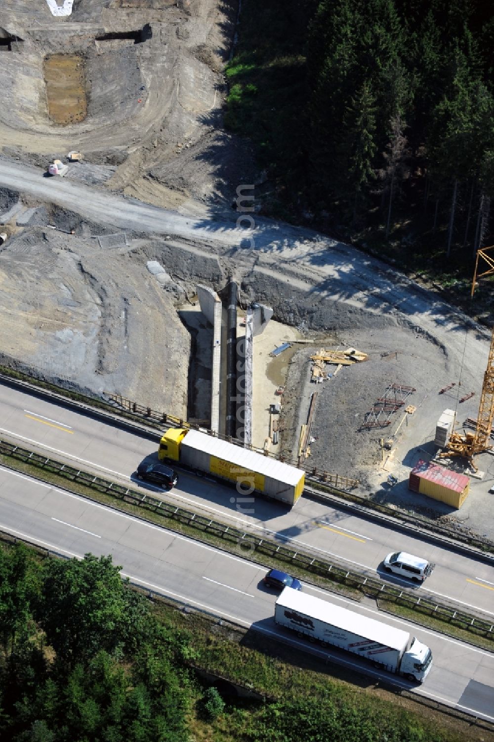 Pahnstangen from above - Ausbau- Arbeiten und Baustellen an der Streckenführung der BAB Bundesautobahn A9 bei Pahnstangen in Thüringen. Derzeit laufen Umbau-, Erweiterungs- und Neubauarbeiten für den sechsspurigen Ausbau der Autobahn 9 zwischen Triptis und Schleiz in Thüringen durch die Arbeitsgemeinschaft ARGE Wayss