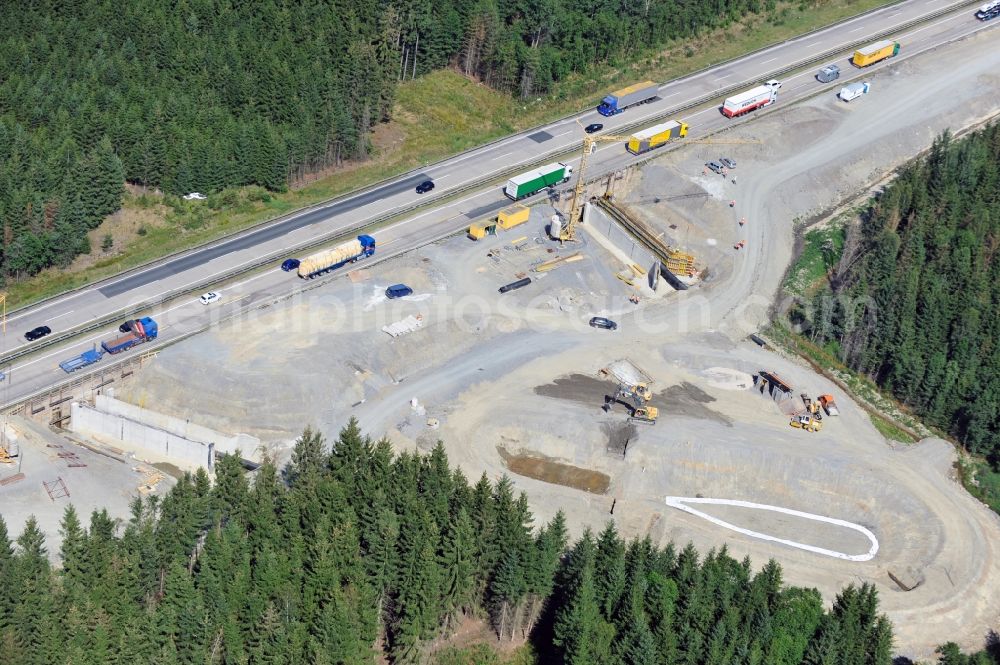 Aerial photograph Pahnstangen - Ausbau- Arbeiten und Baustellen an der Streckenführung der BAB Bundesautobahn A9 bei Pahnstangen in Thüringen. Derzeit laufen Umbau-, Erweiterungs- und Neubauarbeiten für den sechsspurigen Ausbau der Autobahn 9 zwischen Triptis und Schleiz in Thüringen durch die Arbeitsgemeinschaft ARGE Wayss