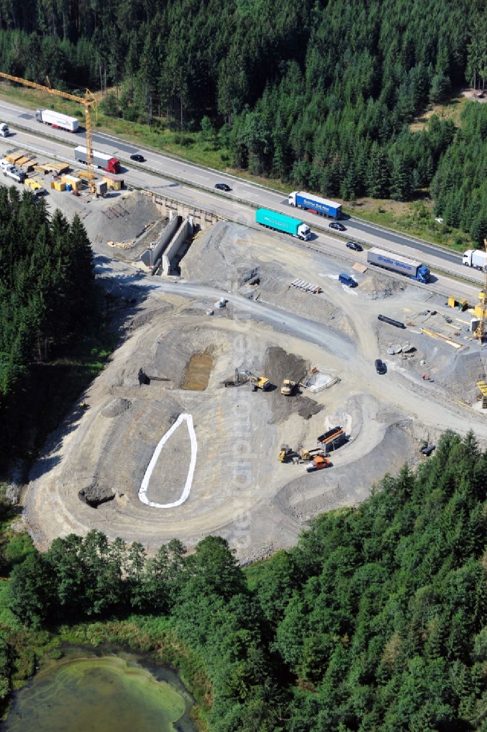 Pahnstangen from the bird's eye view: Ausbau- Arbeiten und Baustellen an der Streckenführung der BAB Bundesautobahn A9 bei Pahnstangen in Thüringen. Derzeit laufen Umbau-, Erweiterungs- und Neubauarbeiten für den sechsspurigen Ausbau der Autobahn 9 zwischen Triptis und Schleiz in Thüringen durch die Arbeitsgemeinschaft ARGE Wayss