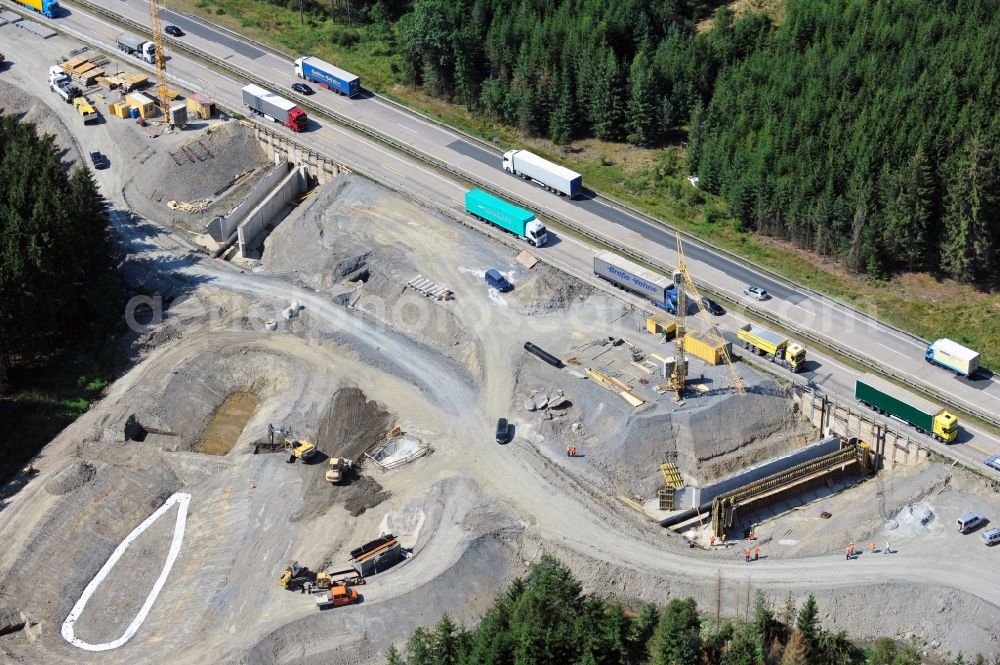 Aerial image Pahnstangen - Ausbau- Arbeiten und Baustellen an der Streckenführung der BAB Bundesautobahn A9 bei Pahnstangen in Thüringen. Derzeit laufen Umbau-, Erweiterungs- und Neubauarbeiten für den sechsspurigen Ausbau der Autobahn 9 zwischen Triptis und Schleiz in Thüringen durch die Arbeitsgemeinschaft ARGE Wayss