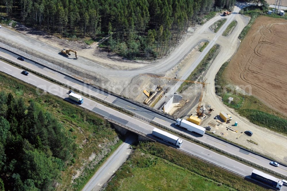 Aerial photograph Pahnstangen - Ausbau- Arbeiten und Baustellen an der Streckenführung der BAB Bundesautobahn A9 bei Pahnstangen in Thüringen. Derzeit laufen Umbau-, Erweiterungs- und Neubauarbeiten für den sechsspurigen Ausbau der Autobahn 9 zwischen Triptis und Schleiz in Thüringen durch die Arbeitsgemeinschaft ARGE Wayss