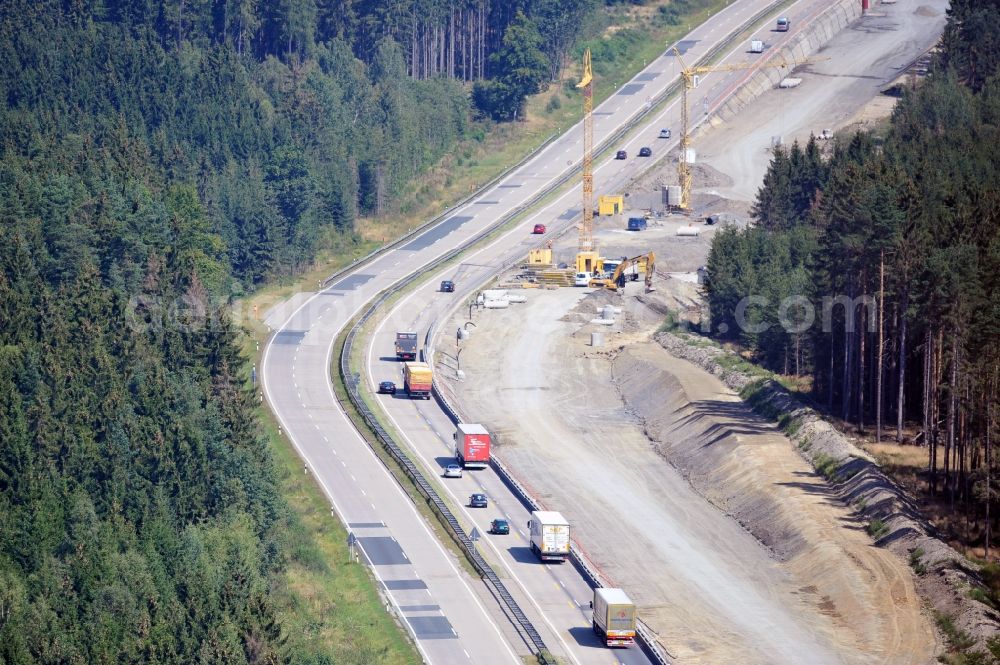 Aerial photograph Pahnstangen - Ausbau- Arbeiten und Baustellen an der Streckenführung der BAB Bundesautobahn A9 bei Pahnstangen in Thüringen. Derzeit laufen Umbau-, Erweiterungs- und Neubauarbeiten für den sechsspurigen Ausbau der Autobahn 9 zwischen Triptis und Schleiz in Thüringen durch die Arbeitsgemeinschaft ARGE Wayss