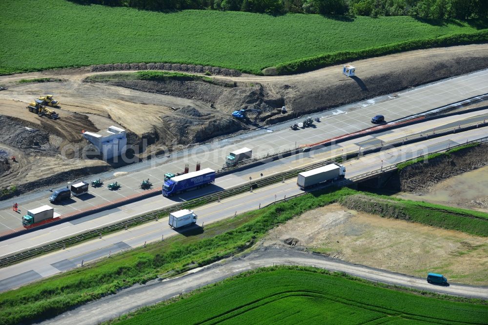 Aerial photograph Pahnstangen - Buildings and route of the motorway A9 motorway with four lanes now. Currently, reconstruction, expansion and new construction work is underway for the six-lane expansion of Highway 9 between Triptis and Schleiz by Wayss & Freytag Ingenieurbau and EUROVIA VINCI in Thuringia