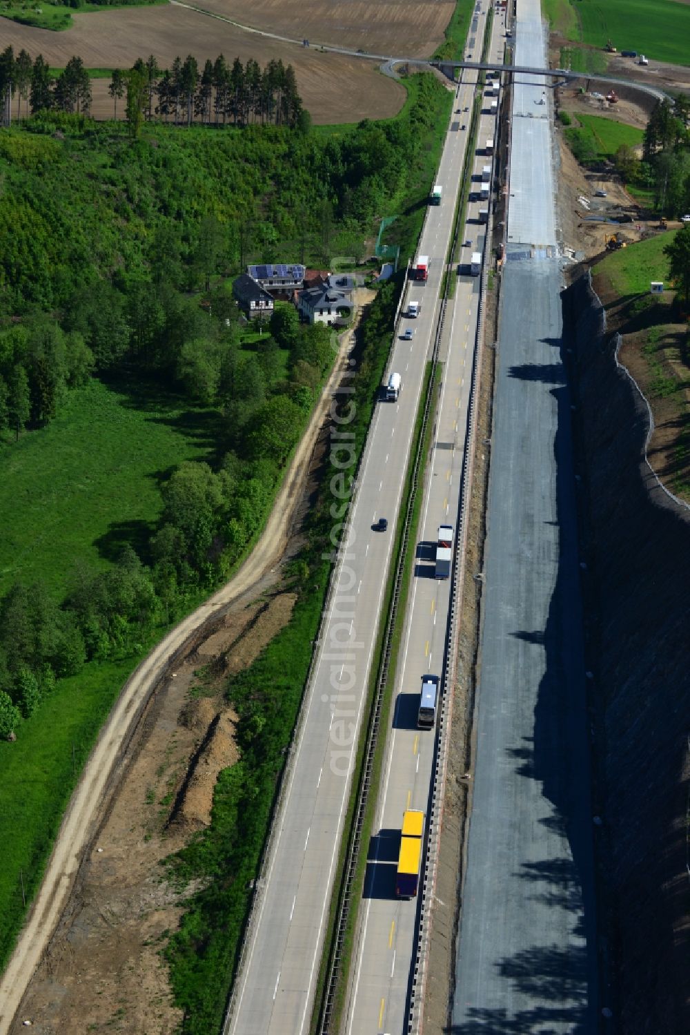 Pahnstangen from above - Buildings and route of the motorway A9 motorway with four lanes now. Currently, reconstruction, expansion and new construction work is underway for the six-lane expansion of Highway 9 between Triptis and Schleiz by Wayss & Freytag Ingenieurbau and EUROVIA VINCI in Thuringia