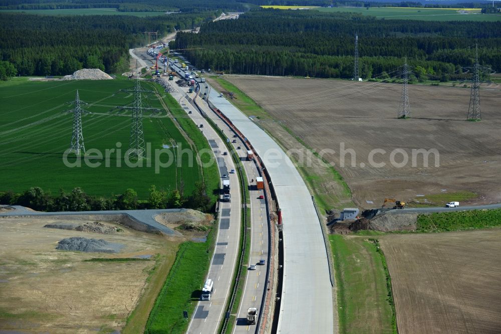 Aerial photograph Pahnstangen - Buildings and route of the motorway A9 motorway with four lanes now. Currently, reconstruction, expansion and new construction work is underway for the six-lane expansion of Highway 9 between Triptis and Schleiz by Wayss & Freytag Ingenieurbau and EUROVIA VINCI in Thuringia