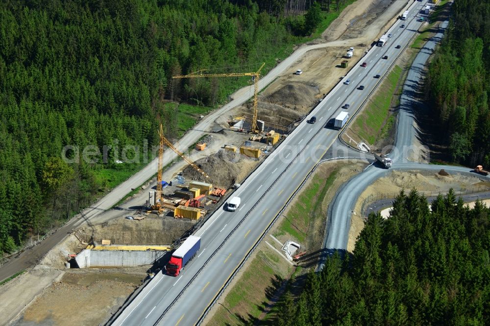 Pahnstangen from above - Buildings and route of the motorway A9 motorway with four lanes now. Currently, reconstruction, expansion and new construction work is underway for the six-lane expansion of Highway 9 between Triptis and Schleiz by Wayss & Freytag Ingenieurbau and EUROVIA VINCI in Thuringia