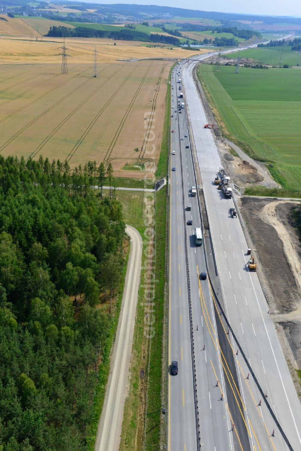 Aerial image Pörmitz - Buildings and route of the motorway A9 motorway with four lanes now. Currently, reconstruction, expansion and new construction work is underway for the six-lane expansion of Highway 9 near Poermitz by Wayss & Freytag Ingenieurbau and EUROVIA VINCI in Thuringia