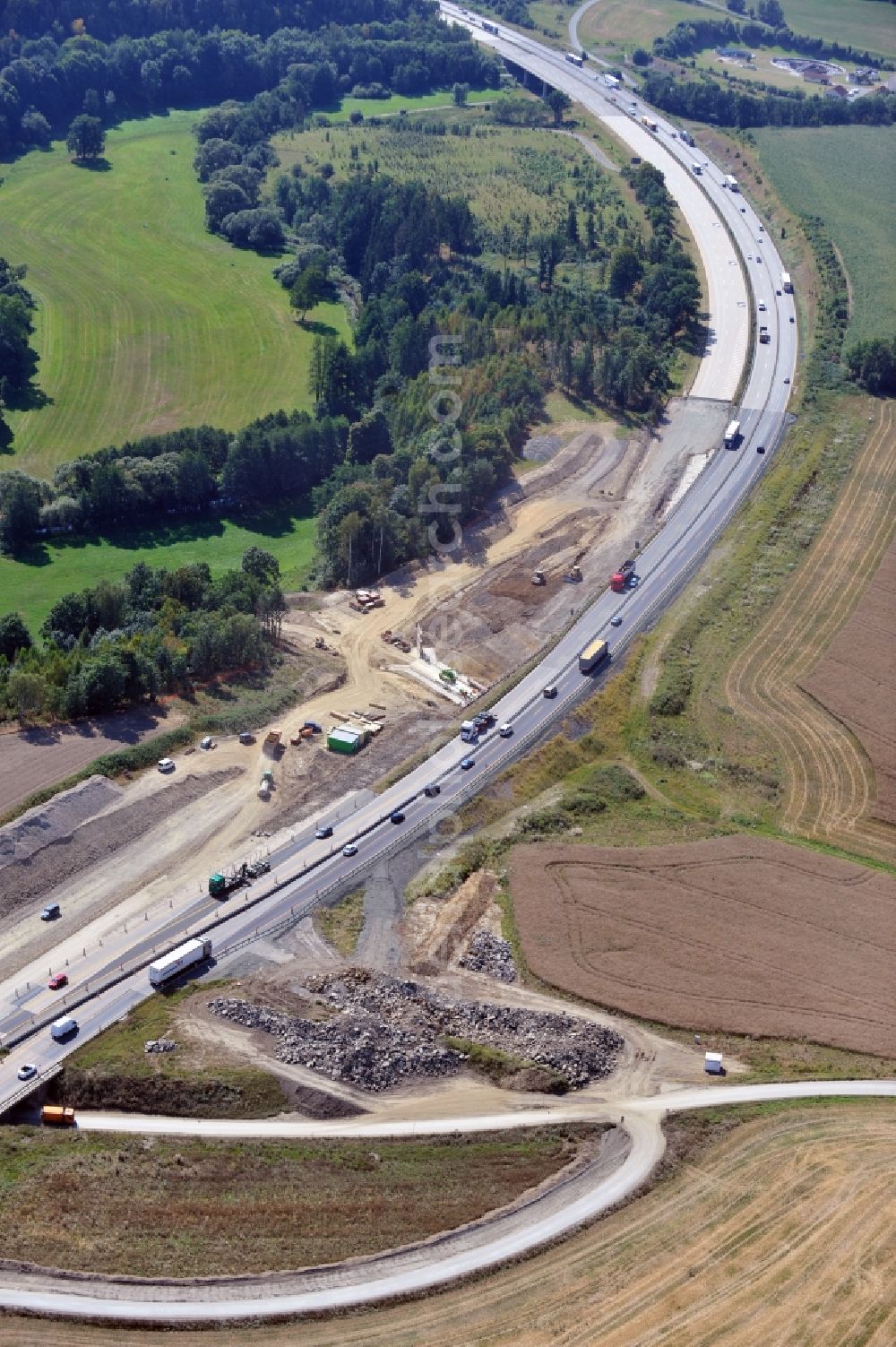 Schleiz from above - Buildings and route of the motorway A9 motorway with four lanes now. Currently, reconstruction, expansion and new construction work is underway for the six-lane expansion of Highway 9 between Triptis and Schleiz by Wayss & Freytag Ingenieurbau and EUROVIA VINCI in Thuringia