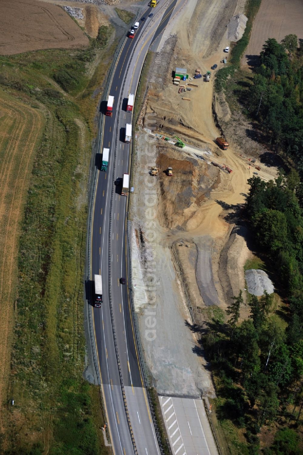 Schleiz from the bird's eye view: Buildings and route of the motorway A9 motorway with four lanes now. Currently, reconstruction, expansion and new construction work is underway for the six-lane expansion of Highway 9 between Triptis and Schleiz by Wayss & Freytag Ingenieurbau and EUROVIA VINCI in Thuringia