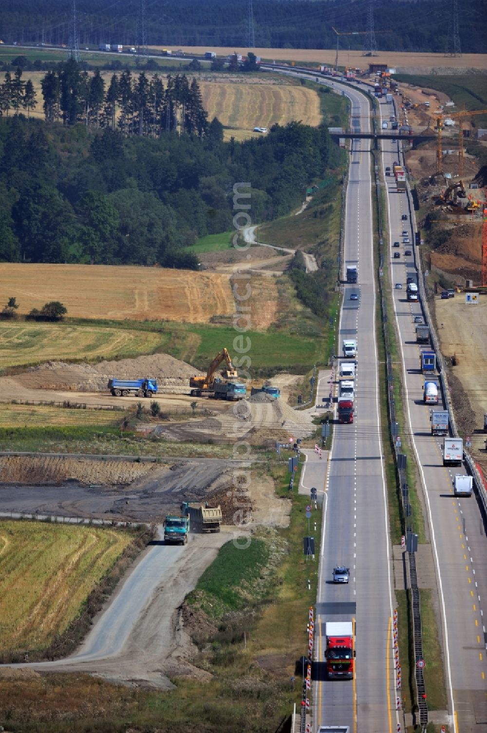 Schleiz from the bird's eye view: Buildings and route of the motorway A9 motorway with four lanes now. Currently, reconstruction, expansion and new construction work is underway for the six-lane expansion of Highway 9 between Triptis and Schleiz by Wayss & Freytag Ingenieurbau and EUROVIA VINCI in Thuringia