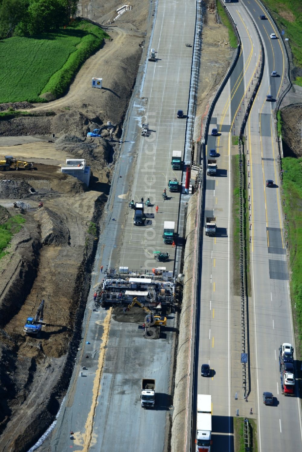 Aerial photograph Schleiz - Buildings and route of the motorway A9 motorway with four lanes now. Currently, reconstruction, expansion and new construction work is underway for the six-lane expansion of Highway 9 between Triptis and Schleiz by Wayss & Freytag Ingenieurbau and EUROVIA VINCI in Thuringia