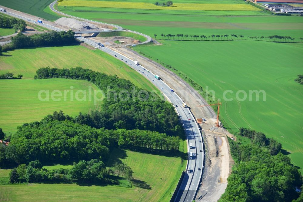 Aerial photograph Triptis - Buildings and route of the motorway A9 motorway with four lanes now. Currently, reconstruction, expansion and new construction work is underway for the six-lane expansion of Highway 9 between Triptis and Schleiz by Wayss & Freytag Ingenieurbau and EUROVIA VINCI in Thuringia