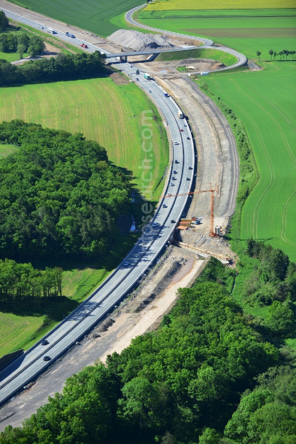 Triptis from the bird's eye view: Buildings and route of the motorway A9 motorway with four lanes now. Currently, reconstruction, expansion and new construction work is underway for the six-lane expansion of Highway 9 between Triptis and Schleiz by Wayss & Freytag Ingenieurbau and EUROVIA VINCI in Thuringia