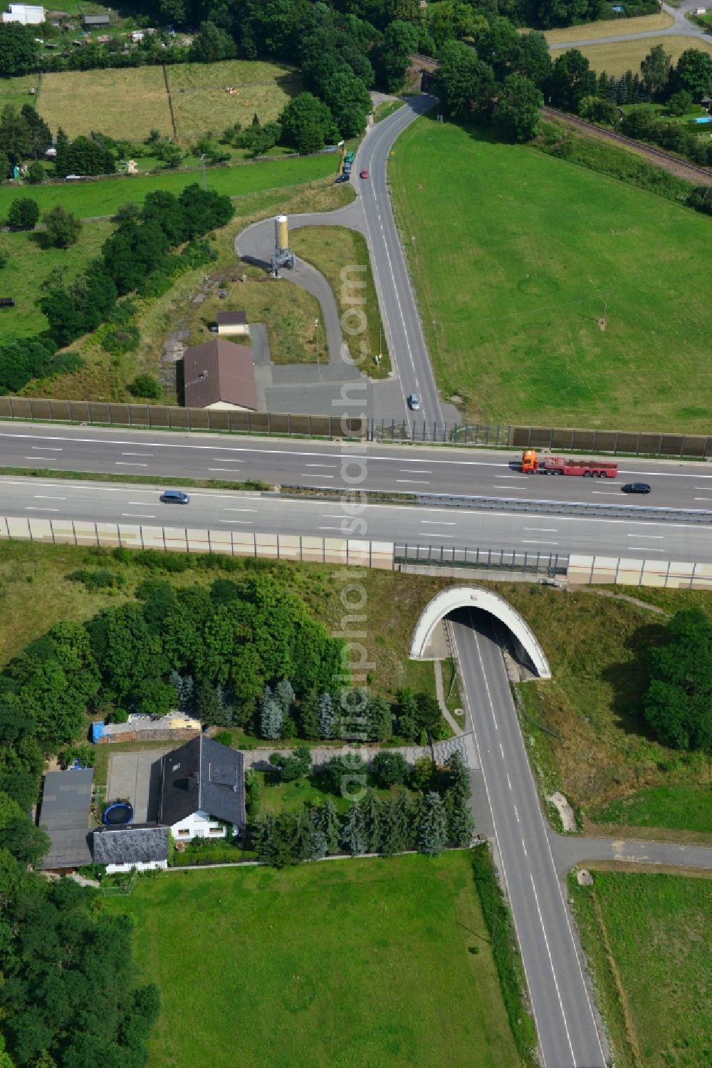 Aerial image Triptis - Buildings and route of the motorway A9 motorway with four lanes now. Currently, reconstruction, expansion and new construction work is underway for the six-lane expansion of Highway 9 between Triptis and Schleiz by Wayss & Freytag Ingenieurbau and EUROVIA VINCI in Thuringia