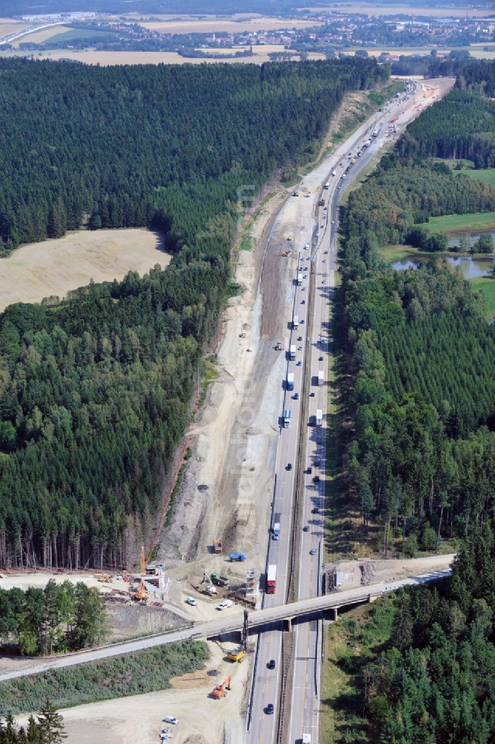 Wüstenwetzdorf from above - Buildings and route of the motorway A9 motorway with four lanes now. Currently, reconstruction, expansion and new construction work is underway for the six-lane expansion of Highway 9 between Triptis and Schleiz by Wayss & Freytag Ingenieurbau and EUROVIA VINCI in Thuringia