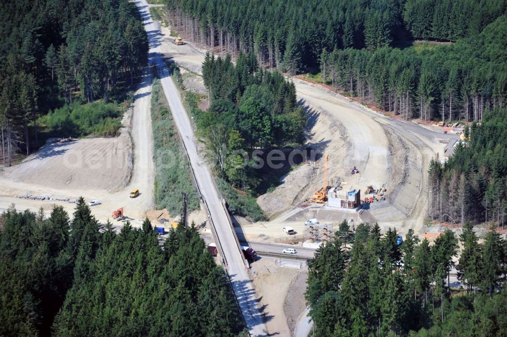 Aerial photograph Wüstenwetzdorf - Buildings and route of the motorway A9 motorway with four lanes now. Currently, reconstruction, expansion and new construction work is underway for the six-lane expansion of Highway 9 between Triptis and Schleiz by Wayss & Freytag Ingenieurbau and EUROVIA VINCI in Thuringia