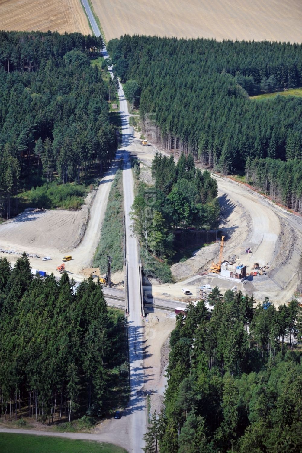 Wüstenwetzdorf from above - Buildings and route of the motorway A9 motorway with four lanes now. Currently, reconstruction, expansion and new construction work is underway for the six-lane expansion of Highway 9 between Triptis and Schleiz by Wayss & Freytag Ingenieurbau and EUROVIA VINCI in Thuringia