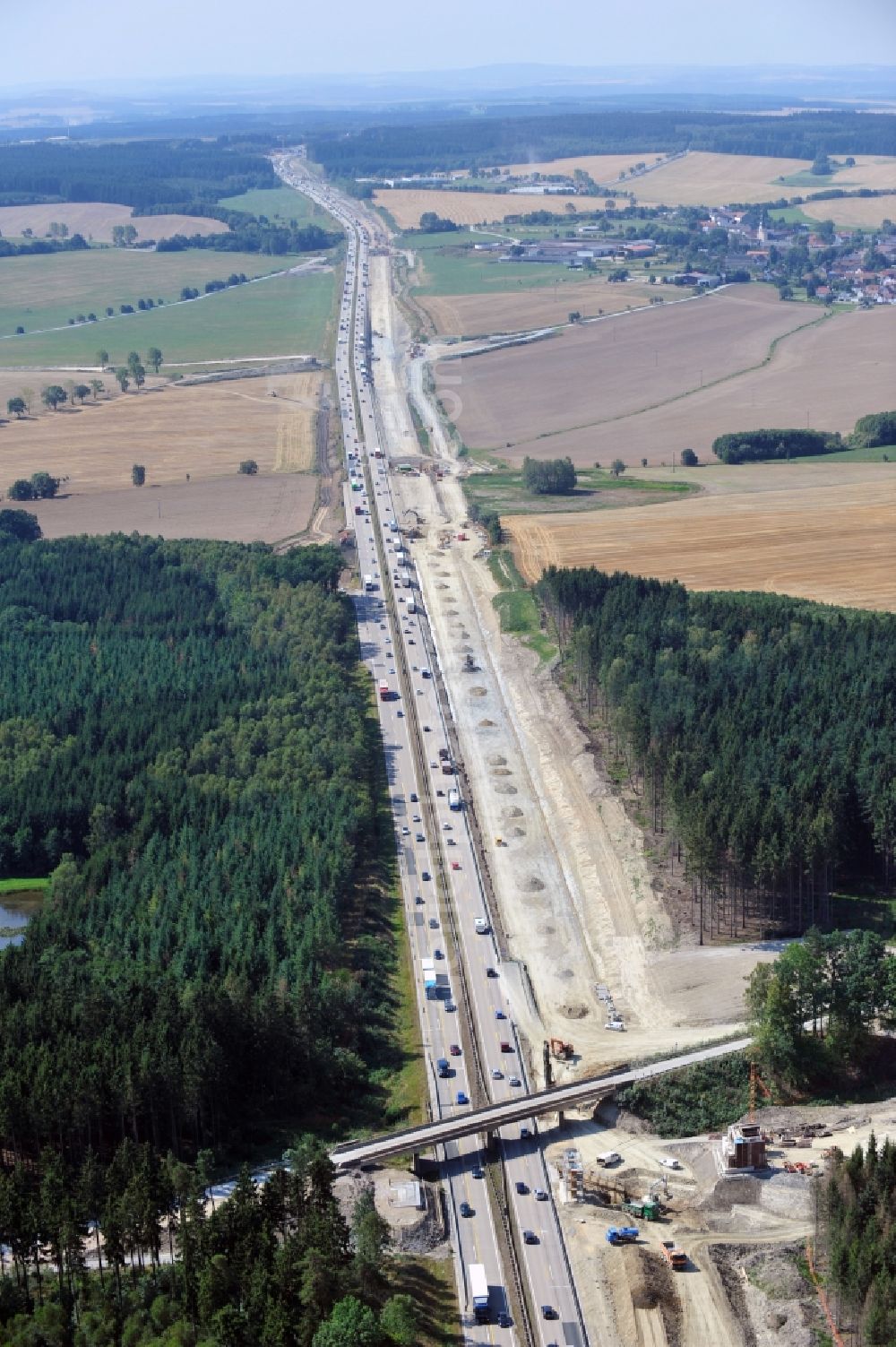 Aerial image Wüstenwetzdorf - Buildings and route of the motorway A9 motorway with four lanes now. Currently, reconstruction, expansion and new construction work is underway for the six-lane expansion of Highway 9 between Triptis and Schleiz by Wayss & Freytag Ingenieurbau and EUROVIA VINCI in Thuringia