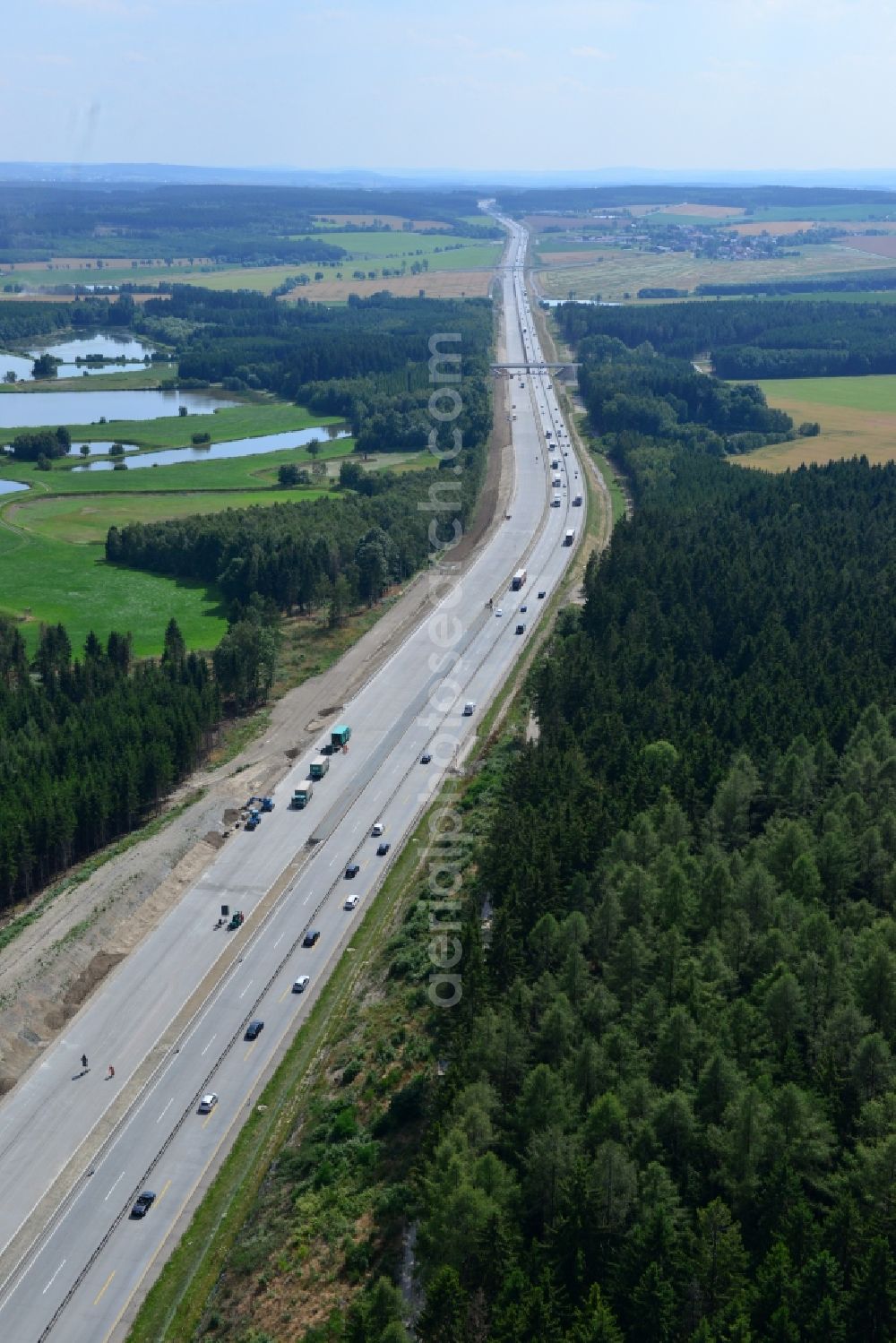 Aerial photograph Wüstenwetzdorf - Buildings and route of the motorway A9 motorway with four lanes now. Currently, reconstruction, expansion and new construction work is underway for the six-lane expansion of Highway 9 between Triptis and Schleiz by Wayss & Freytag Ingenieurbau and EUROVIA VINCI in Thuringia