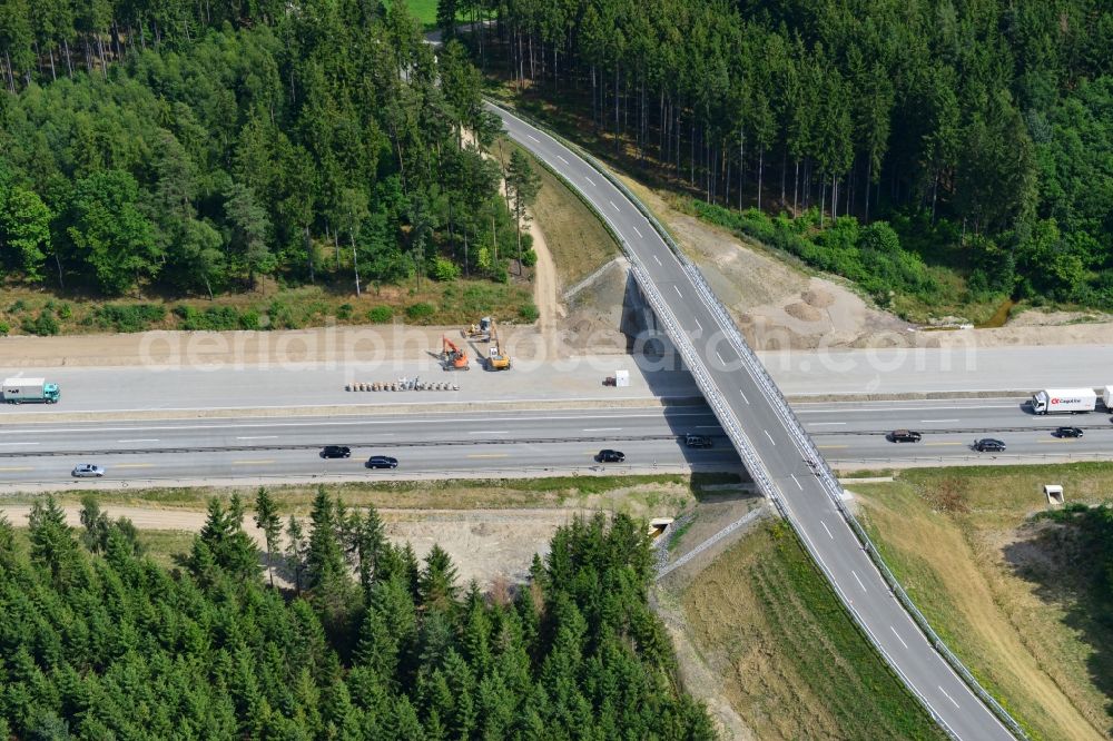 Aerial photograph Wüstenwetzdorf - Buildings and route of the motorway A9 motorway with four lanes now. Currently, reconstruction, expansion and new construction work is underway for the six-lane expansion of Highway 9 between Triptis and Schleiz by Wayss & Freytag Ingenieurbau and EUROVIA VINCI in Thuringia