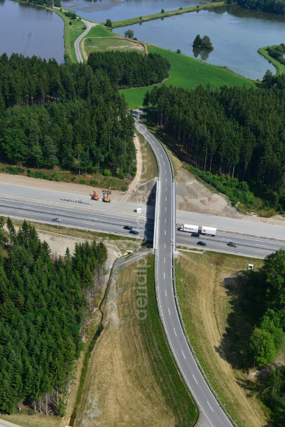 Wüstenwetzdorf from above - Buildings and route of the motorway A9 motorway with four lanes now. Currently, reconstruction, expansion and new construction work is underway for the six-lane expansion of Highway 9 between Triptis and Schleiz by Wayss & Freytag Ingenieurbau and EUROVIA VINCI in Thuringia