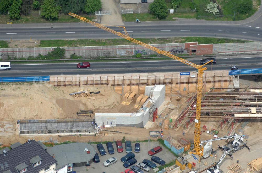 Aerial photograph Braunschweig - Blick auf den Um- und Ausbau des Autobahndreieck Braunschweig-Südwest an der Autobahn A29 / A 391. Der EUROVIA Baukonzern errichtet hier einige Brückenneubauten. Bauherr ist die Niedersächsische Landesbehörde für Straßenbau und Verkehr. View of the implementation and expansion of the motorway junction Braunschweig-southwest along the highway A29 / A 395th The construction company built EUROVIA here are some new bridges. Owner is the Lower Saxony state authorities for road construction and transport.